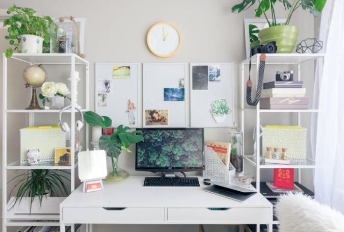 How to organize your office desk for maximum productivity?